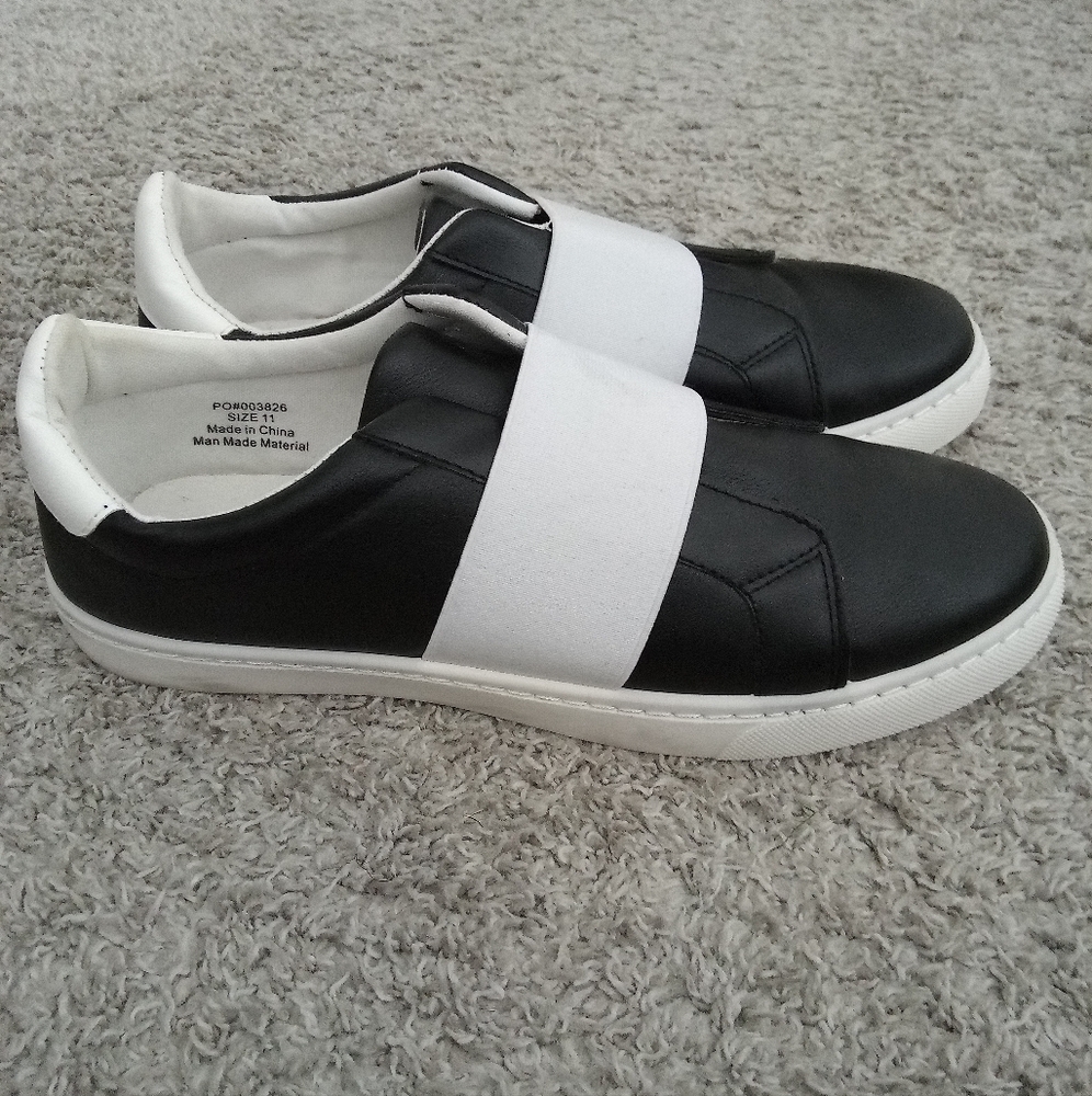 Journee Collection Billie Sneakers For Women Size 11.